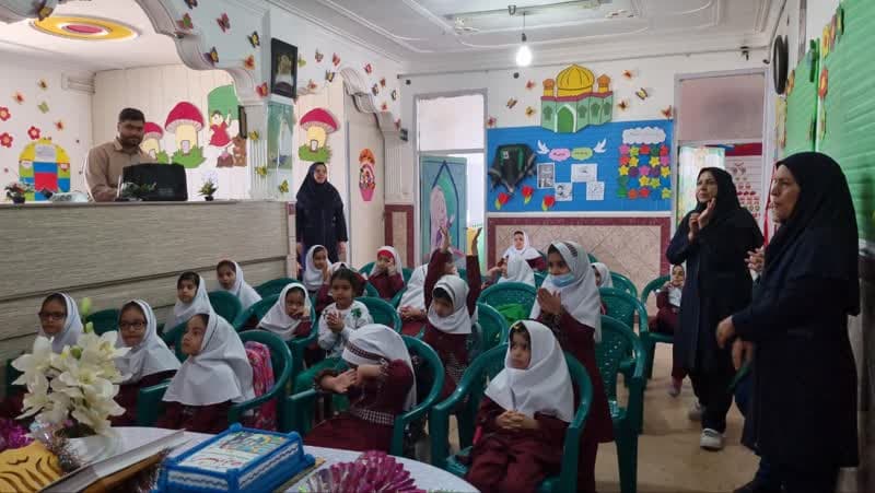 جشن شکوفه ها سال تحصیلی 1402-1403